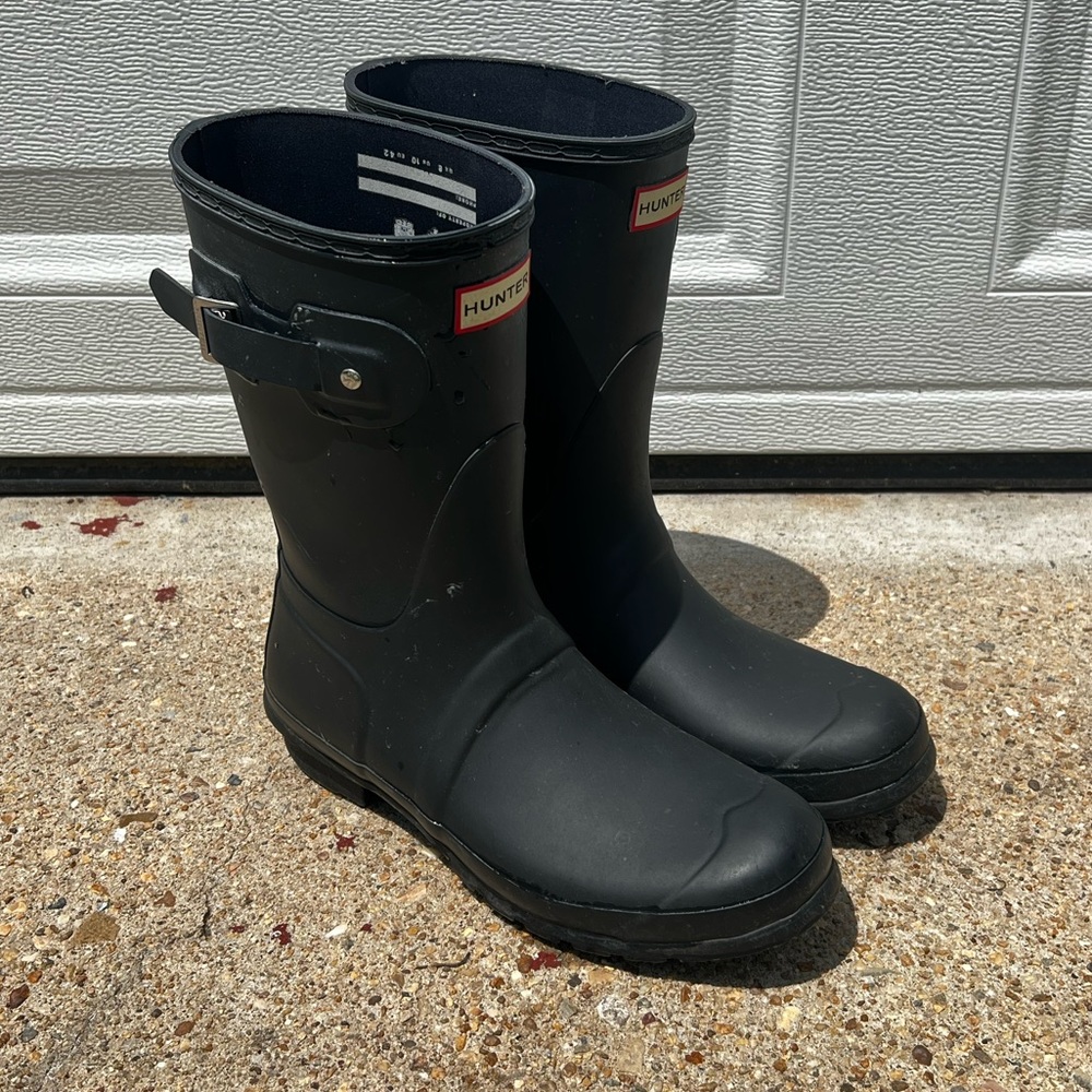 Slightly used Hunter mid calf rain boots